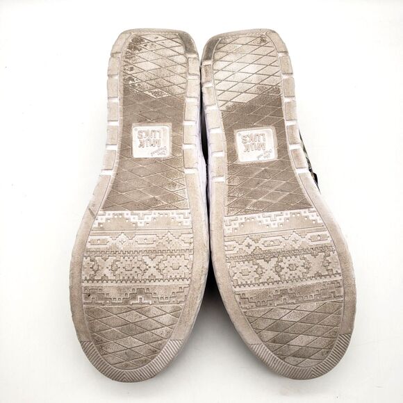 The Original MUK LUKS Women's Size 11 Aztec Slip On Flat Comfort Shoes - Picture 7 of 8